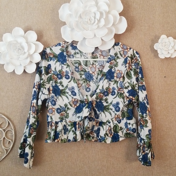 sky and sparrow Tops - Sky and Sparrow Crop Top size M